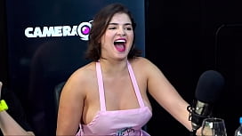 Deolane peladinha linda dando a xoxota