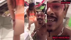 Sexo na favela em HD com negra vagabunda dando o cuzão