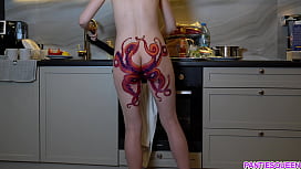 Pulpo69 fodendo o cuzinho da morena na cozinha